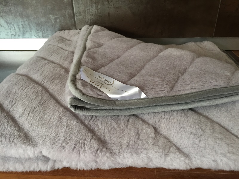 KOC Z WEŁNY ALPAKI SILVER PASY 200x200