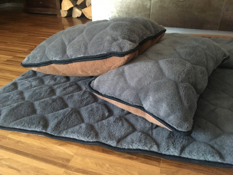 POŚCIEL Z WEŁNY ALPAKI CIEMNEJ CARO + CAMEL CIEMNY 240x200 + PODKŁAD