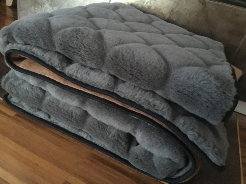 POŚCIEL Z WEŁNY ALPAKI CIEMNEJ CARO + CAMEL CIEMNY 240x200 + PODKŁAD