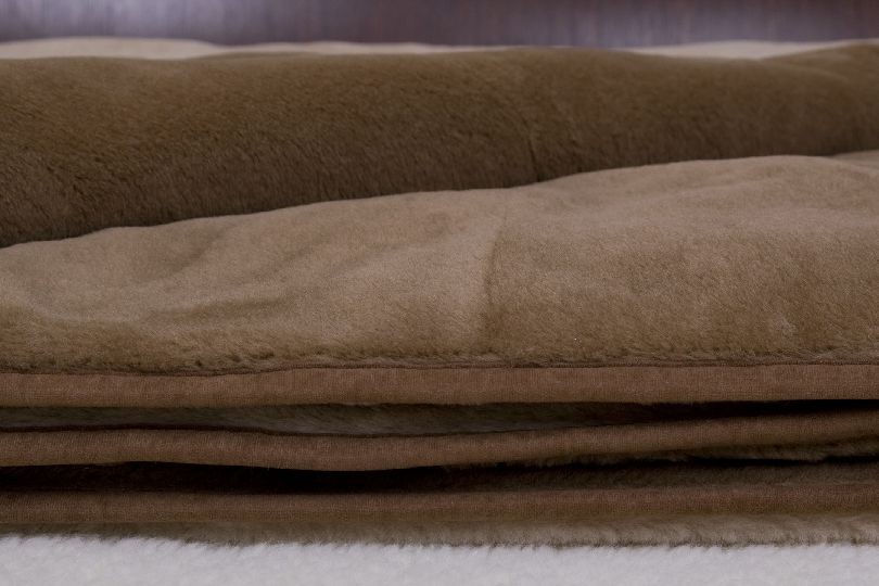 KOŁDRA Z WEŁNY WIELBŁĄDZIEJ CAMEL GREKA CIEMNA 220x200