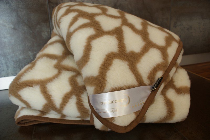 KOC Z WEŁNY MERYNOS GIRAFFE 200x200