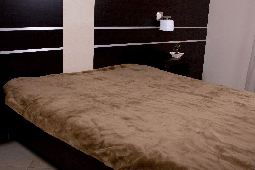 KOŁDRA Z WEŁNY CAMEL CIEMNY + KASZMIR GŁADKI 140x200
