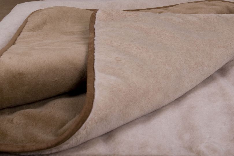 POŚCIEL Z WEŁNY WIELBŁĄDZIEJ CAMEL CLASSIC 200x200