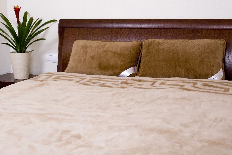 POŚCIEL Z WEŁNY WIELBŁĄDZIEJ CAMEL CIEMNY GREKA 160x200 + PODKŁAD