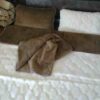 0484 POŚCIEL Z WEŁNY CAMEL CIEMNY + KASZMIR WYTŁACZANY 180x200 + PODKŁAD