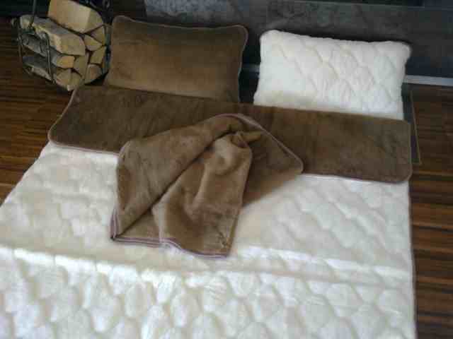 0484 POŚCIEL Z WEŁNY CAMEL CIEMNY + KASZMIR WYTŁACZANY 180x200 + PODKŁAD
