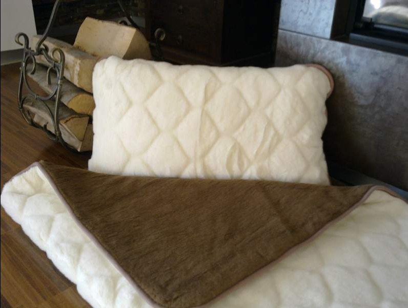 POŚCIEL Z WEŁNY CAMEL CIEMNY + KASZMIR WYTŁACZANY 140x200 + PODKŁAD