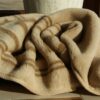 0782 KOC Z WEŁNY WIELBŁĄDZIEJ CAMEL GREKA JASNA 140x200