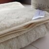 0813 POŚCIEL Z WEŁNY CAMEL CIEMNY PASY + MERYNOS TUMBLER 200x200 + PODKŁAD