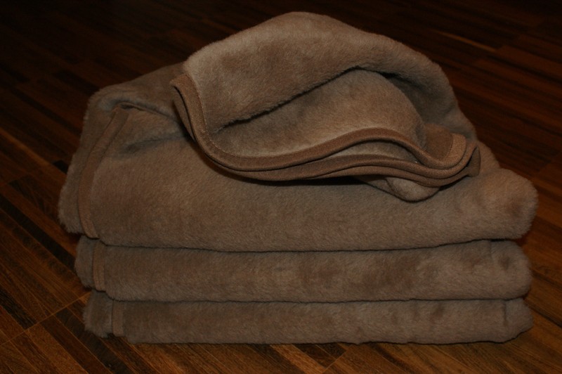 0899 KOC Z WEŁNY WIELBŁĄDZIEJ CAMEL CIEMNY 200x200