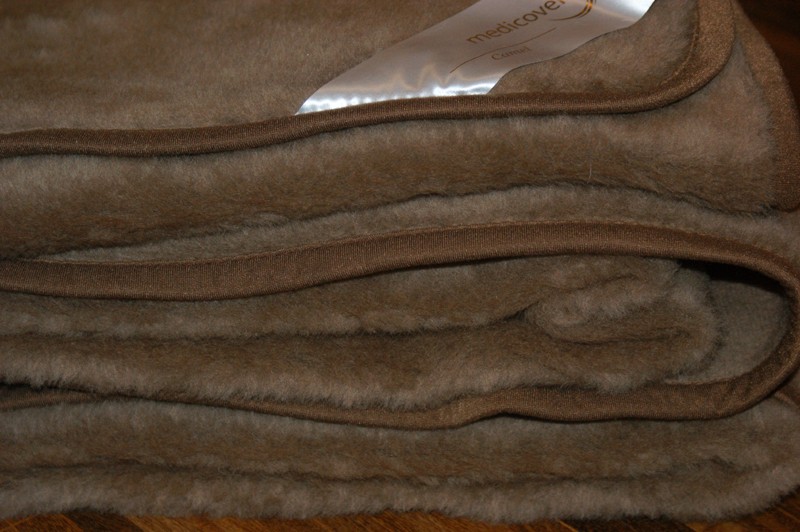 0900 KOC Z WEŁNY WIELBŁĄDZIEJ CAMEL CIEMNY 200x200