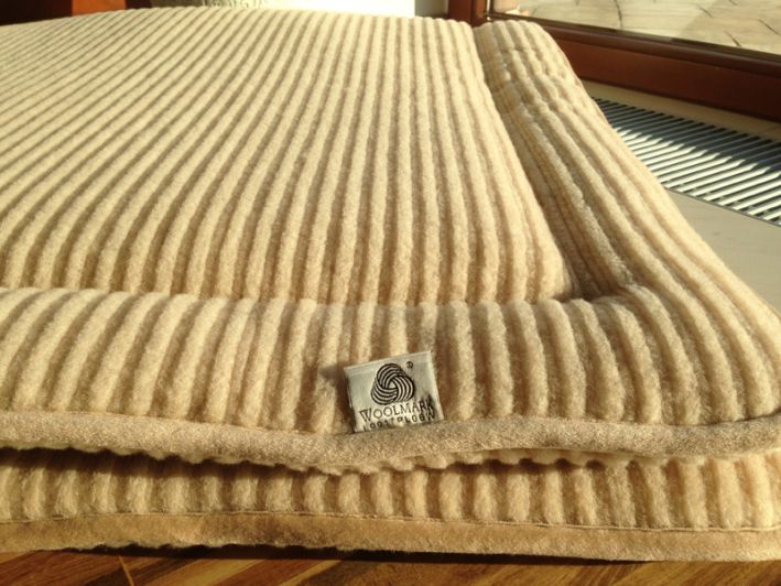 0923 MATERAC Z WEŁNY WIELBŁĄDZIEJ CAMEL SZEROKIE PASY (LEKKI) 200x200