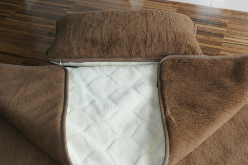 POŚCIEL Z WEŁNY CAMEL CIEMNY + KASZMIR CARO 140x200 + PODKŁAD