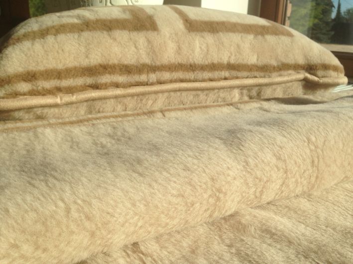 2089 POŚCIEL Z WEŁNY WIELBŁĄDZIEJ CAMEL JASNA GREKA 140x200 + PODKŁAD