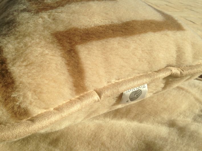 PODUSZKA WEŁNIANA 45X75 CAMEL CAPPUCCINO GREKA
