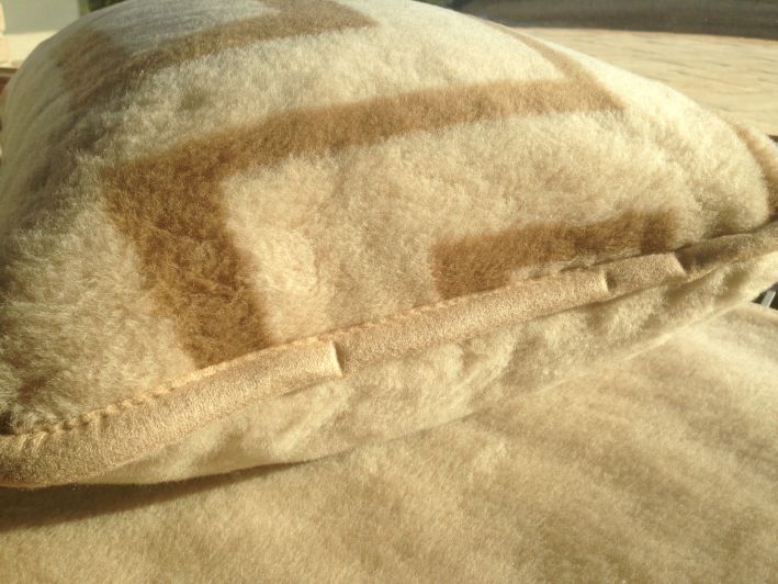 PODUSZKA WEŁNIANA 45X75 CAMEL CAPPUCCINO GREKA