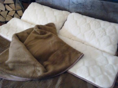 zdjecie-glowne-122 POŚCIEL Z WEŁNY CAMEL CIEMNY + KASZMIR WYTŁACZANY 180x200 + PODKŁAD
