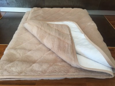 PODKŁAD Z WEŁNY WIELBŁĄDZIEJ CAMEL JASNY PASY 160x200