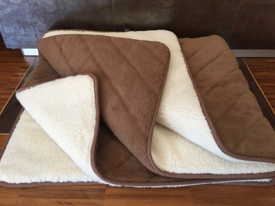 KOŁDRA Z WEŁNY CAMEL CIEMNY PASY + MERYNOS TUMBLER 240x200
