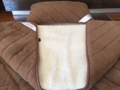 POŚCIEL Z WEŁNY CAMEL CIEMNY PASY + MERYNOS TUMBLER 140x200 + PODKŁAD