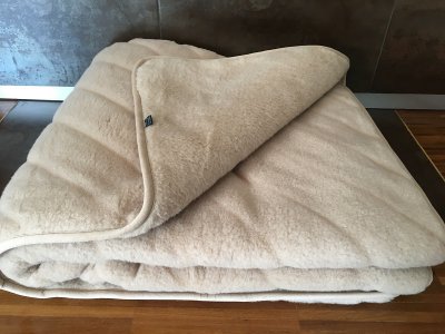 zdjecie-glowne-6339 KOŁDRA Z WEŁNY WIELBŁĄDZIEJ CAMEL JASNY PASY 240x200