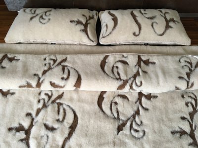 POŚCIEL Z WEŁNY WIELBŁĄDZIEJ CAMEL JASNY BOHO 220x200 + MATERAC