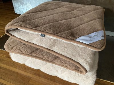 KOŁDRA Z WEŁNY WIELBŁĄDZIEJ CAMEL CIEMNY PASY + JASNY PASY 240x200