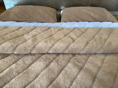 zdjecie-glowne-7066 POŚCIEL Z WEŁNY ALPAKI ALPINA PASY + CAMEL CIEMNY PASY 200x200