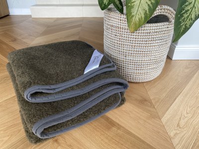 KOC Z WEŁNY MERYNOSA TUMBLER ZIELONY WOJSKOWY 160x200