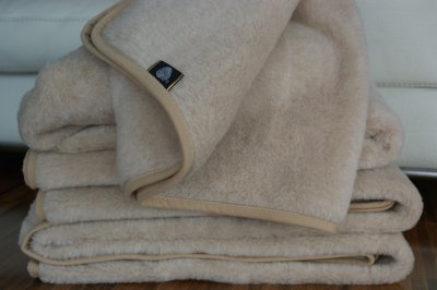 KOC Z WEŁNY WIELBŁĄDZIEJ CAMEL JASNY 160x200
