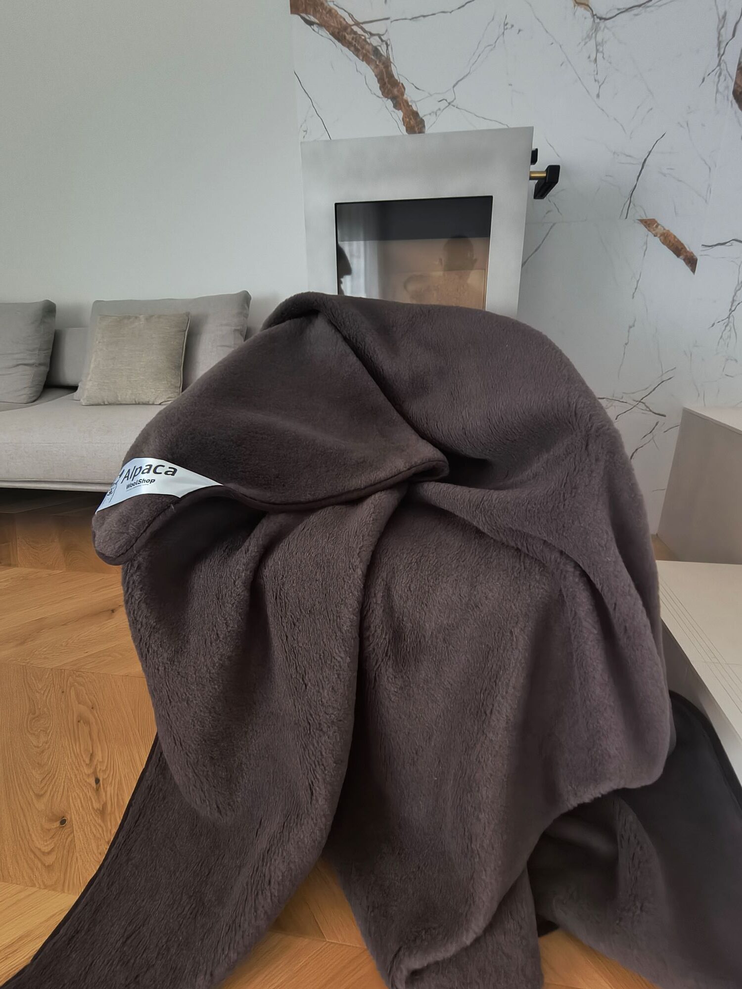 KOC Z WEŁNY ALPAKI NATURALNY CIEMNY BRĄZ 220x200