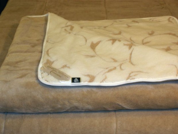 KOŁDRA Z WEŁNY MERYNOS GAŁĄZKA + CAMEL JASNY 240x200