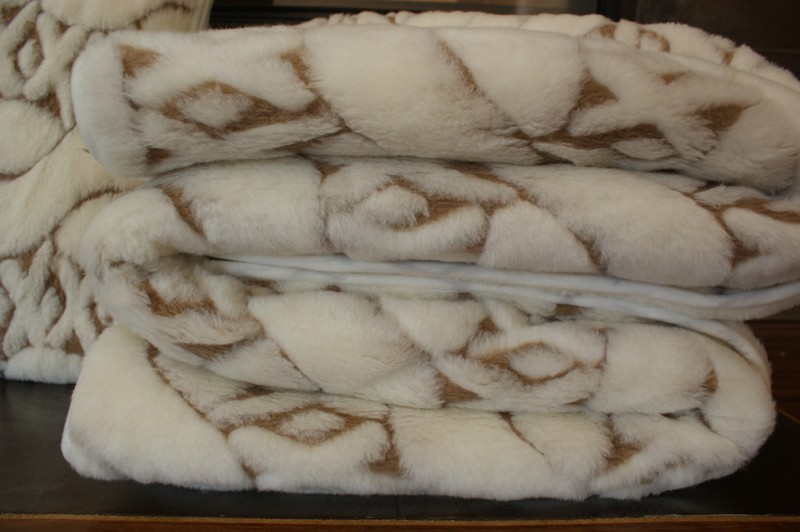 KOŁDRA Z WEŁNY CAMEL WARKOCZ BIAŁY + KASZMIR GŁADKI 200x200