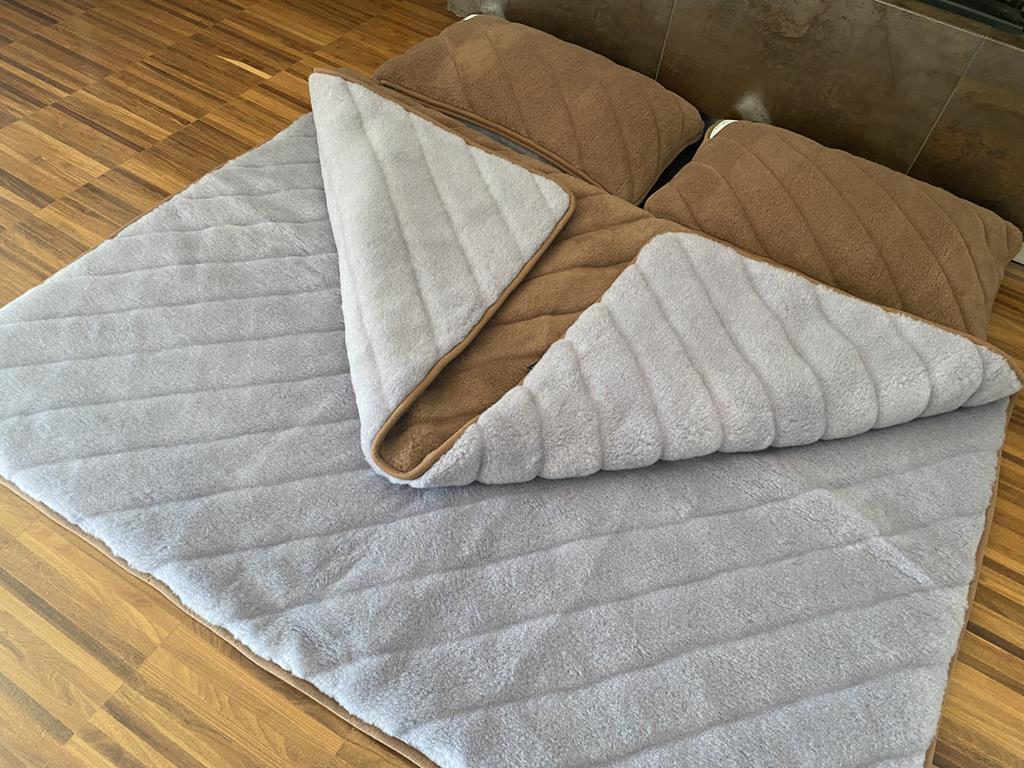 POŚCIEL Z WEŁNY ALPAKI SILVER PASY + CAMEL CIEMNY PASY 200x200