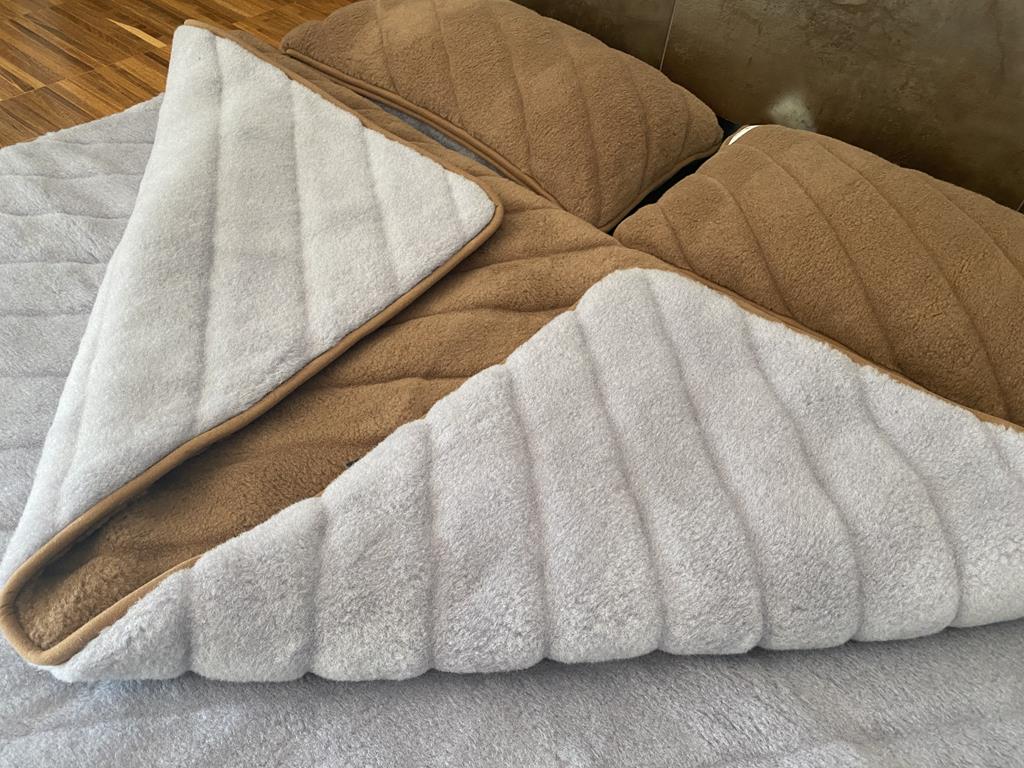 POŚCIEL Z WEŁNY ALPAKI SILVER PASY + CAMEL CIEMNY PASY 200x200