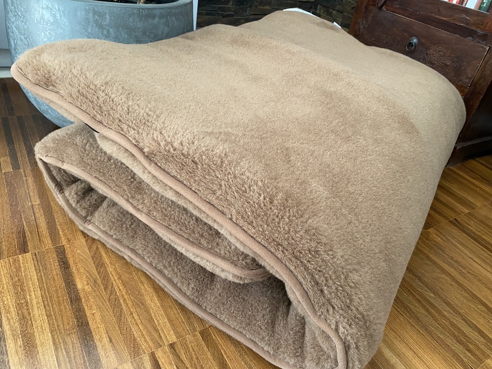MATERAC Z WEŁNY WIELBŁĄDZIEJ CAMEL CIEMNY KRÓLEWSKI 180x200