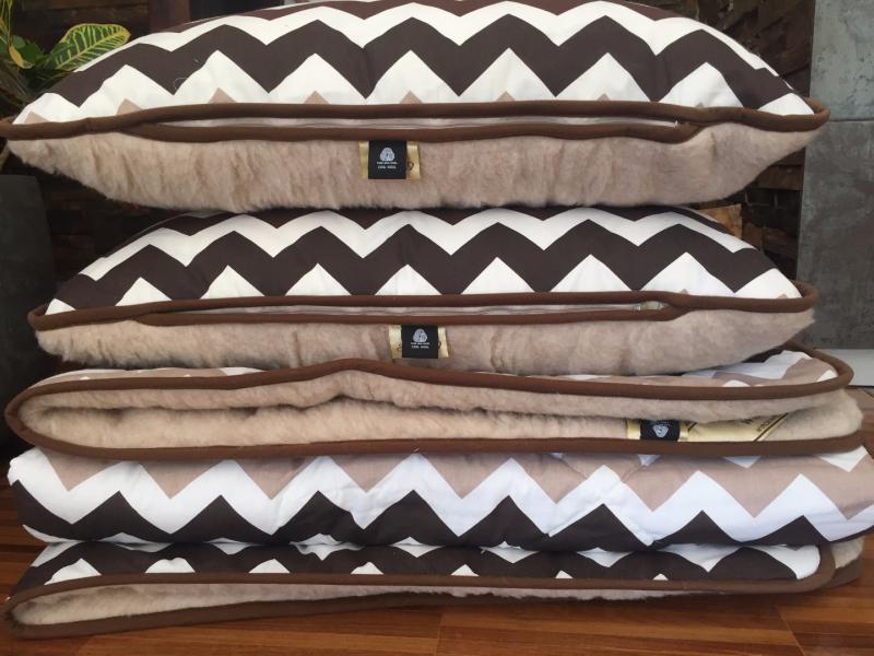 POŚCIEL Z WEŁNY CAMEL CAPPUCCINO PASY 200x200