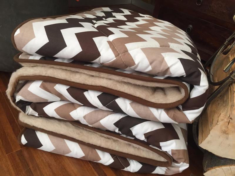 KOŁDRA Z WEŁNY CAMEL CAPPUCCINO PASY 220x200
