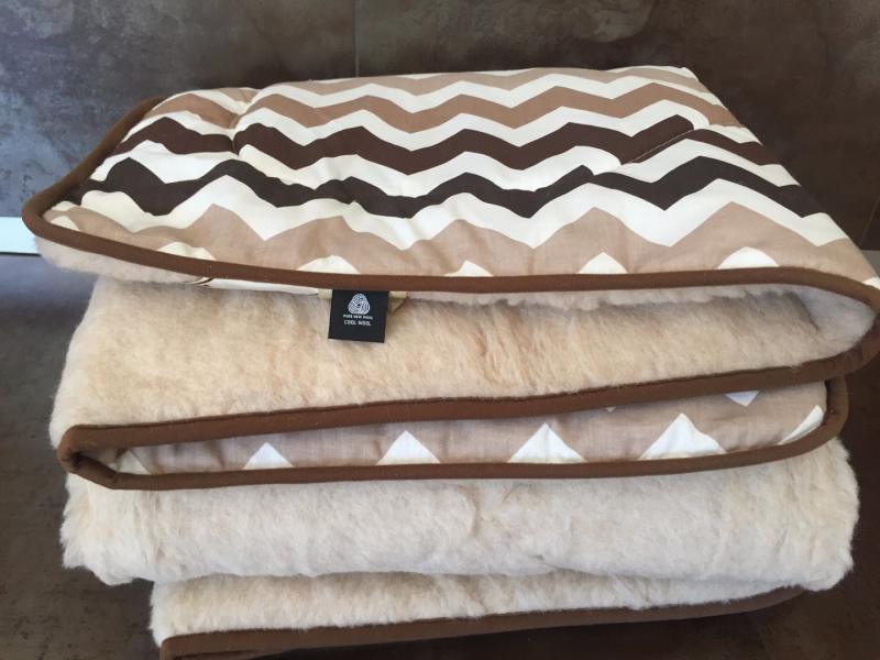 KOŁDRA Z WEŁNY CAMEL CAPPUCCINO PASY 220x200