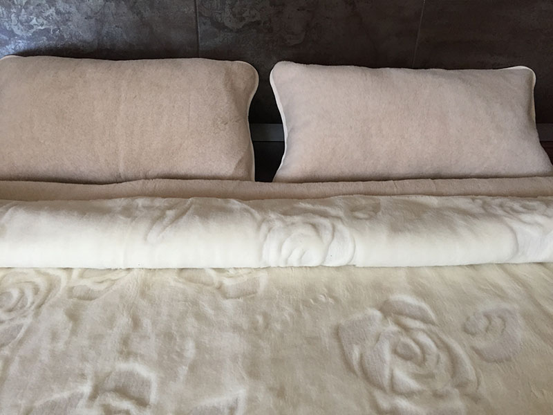 20 POŚCIEL Z WEŁNY KASZMIR RÓŻA BIAŁA + CAMEL JASNY 160X200 + PODKŁAD