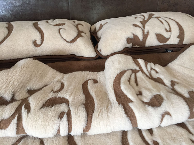 29 POŚCIEL Z WEŁNY WIELBŁĄDZIEJ CAMEL SZLACHECKI 200X200 + MATERAC