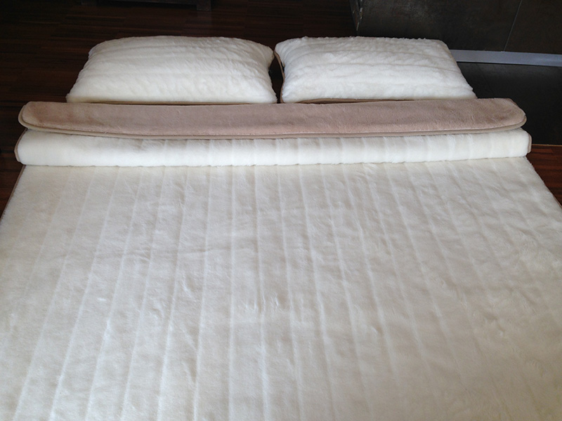 POŚCIEL Z WEŁNY KASZMIR LUX PASY + CAMEL JASNY 240X200 + PODKŁAD