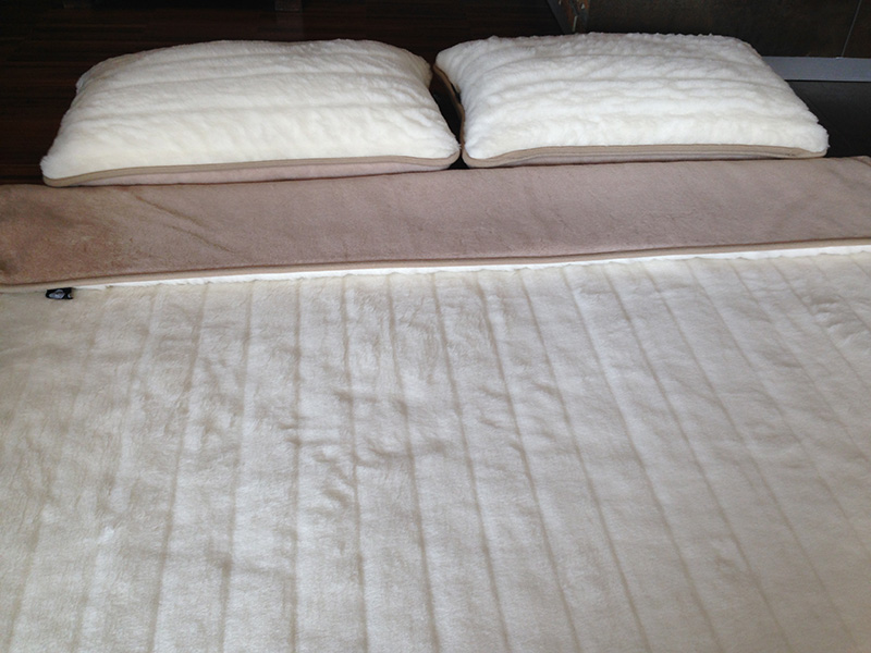 POŚCIEL Z WEŁNY KASZMIR LUX PASY + CAMEL JASNY 240X200 + PODKŁAD