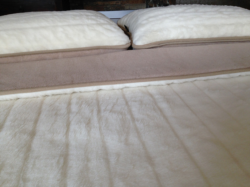 POŚCIEL Z WEŁNY KASZMIR LUX PASY + CAMEL JASNY 240X200 + PODKŁAD