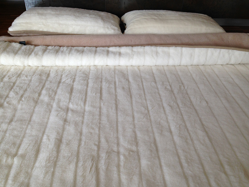 POŚCIEL Z WEŁNY KASZMIR LUX PASY + CAMEL JASNY 240X200 + PODKŁAD