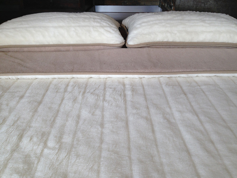 POŚCIEL Z WEŁNY KASZMIR LUX PASY + CAMEL JASNY 240X200 + PODKŁAD