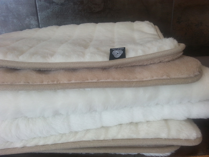 1 KOŁDRA Z WEŁNY CAMEL JASNY + KASZMIR LUX PASY 200X200