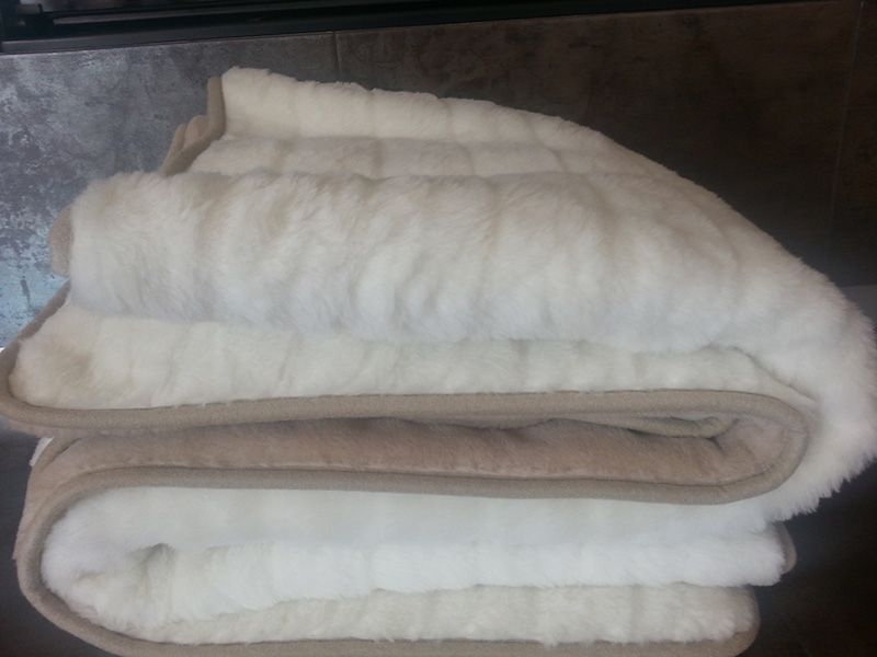 10 KOŁDRA Z WEŁNY CAMEL JASNY + KASZMIR LUX PASY 200X200