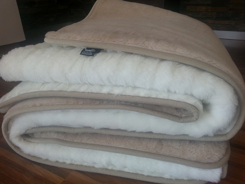 18 KOŁDRA Z WEŁNY CAMEL JASNY + KASZMIR LUX PASY 200X200
