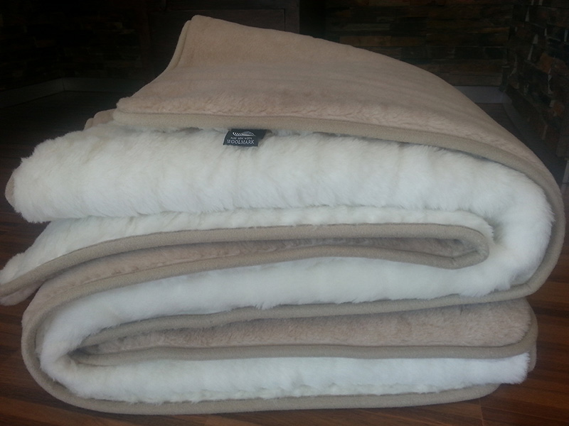 19 KOŁDRA Z WEŁNY CAMEL JASNY + KASZMIR LUX PASY 200X200